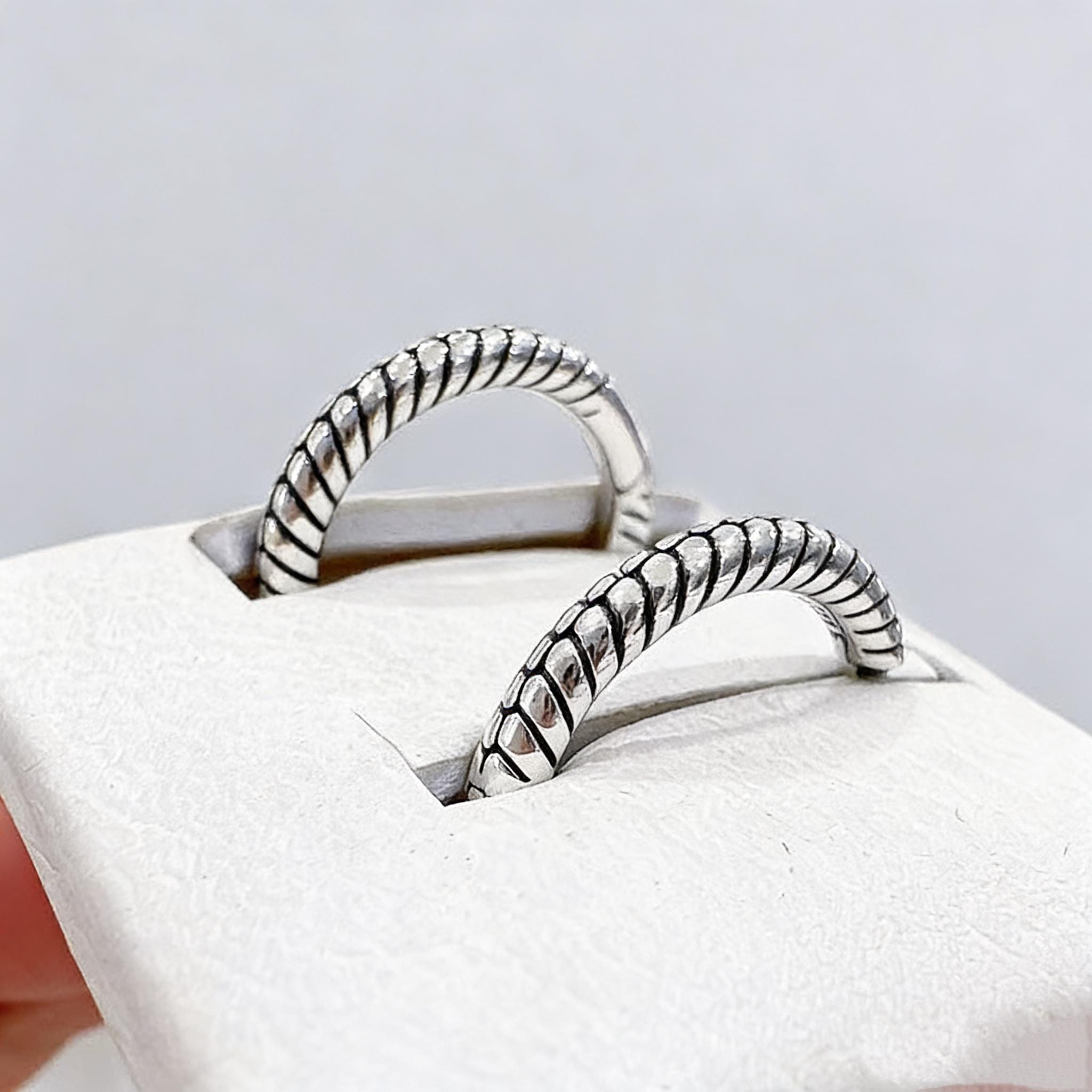 Pandora ツイストフープピアス | S925 スターリングシルバー 