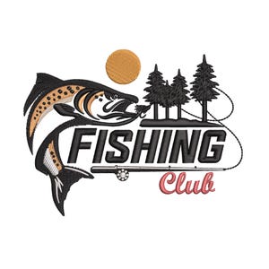 Puede incluir: Parche bordado con un pez saltando, una caña de pescar, árboles y un sol. Las palabras "FISHING CLUB" están en letras negras en negrita, con "Club" en rosa. Un diseño detallado para los amantes de la pesca.