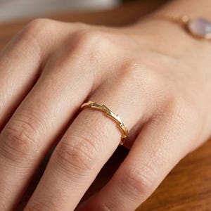 Bague zigzag en or 14 carats, jonc géométrique empilable, bijoux minimalistes de tous les jours