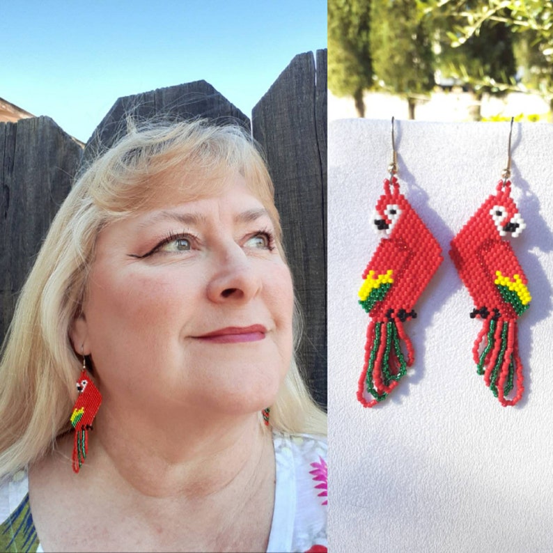 Beautiful Native Hand Beaded Red Yellow and Green Macaw Parrot Earrings Southwestern, Boho, Hippie, Peyote, Parrot Lover Earrings Great Gift zdjęcie 5