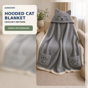 Peut inclure: Une couverture à capuche en crochet gris avec un visage de chat sur la capuche, des oreilles roses et des moustaches. La couverture possède deux poches avant brodées d'une empreinte de patte. Texte AUREVIOO HOODED CAT BLANKET CROCHET PATTERN.