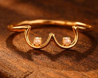 Anillo de perla del orgullo lésbico, anillo de piedra preciosa blanca, anillo apilable de dos piedras, anillo con piedra natal de junio, anillo de perla blanca, anillo de promesa minimalista