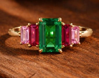 Anillo de declaración con esmeralda y rubí, regalo de aniversario, anillo de graduación, piedra de nacimiento, zafiro rosa con corte baguette.
