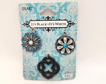 Plaid Enamel Jewelry Charm Pendant Set, Celtic Knot, Floral, Daisy, Monochromatic Designs