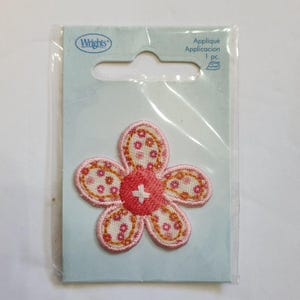 Wrights Iron On Adhesive Applique Patch White Flower with Tiny Pink Flower Dots