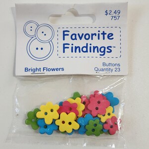 Favorite Findings Buttons Bright Flowers Embellishments 2 Hole Flat Back Blumenthal Lansing
