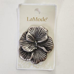 LaMode Button Metal Embossed Pansy Flower Embellishments 2 Hole Flat Back Blumenthal Lansing