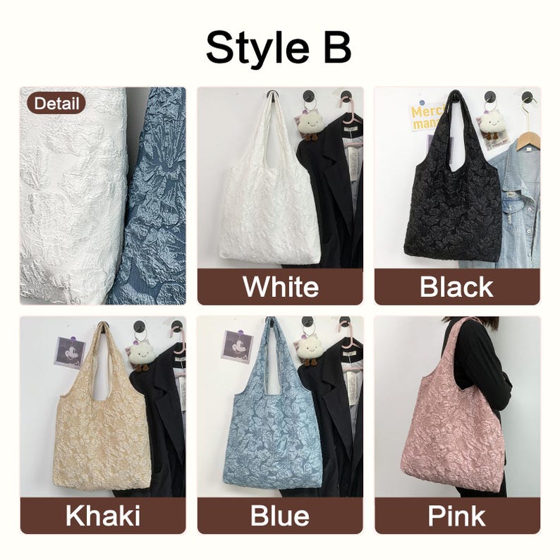 Pu&ograve; includere: Una collezione di borse tote in vari colori: bianco, nero, kaki, blu e rosa. Ogni borsa presenta un motivo floreale strutturato. L'immagine include anche il testo "Style B".