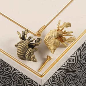 Bronze Hermit Crab Drawer Pull/Home Decor / Animal-Shaped Drawer Handles / Solid Wood Furniture / Cabinet Door Handles, Unique Designs