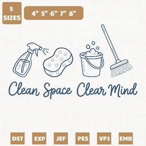 Peut inclure: Panneau en bois rustique avec l'inscription "Welcome to our home" en lettres blanches. Le panneau présente une finition vieillie et un design simple et accueillant.