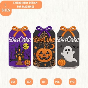Puede incluir: Tres diseños de bordado digital para máquinas que muestran latas de Diet Coke con temas de Halloween. La primera es morada con una casa embrujada, la segunda es negra con una calabaza y telarañas, y la tercera es negra con un fantasma blanco.