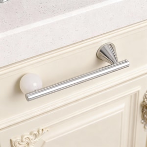 Klar kvartshandtag, silvermässingsknoppar, naturliga kristallhandtag