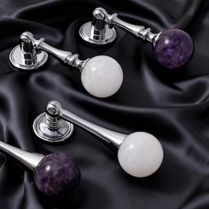 Knopp i ametistmässing, knoppar i naturlig kristall, handtag i mässingssten