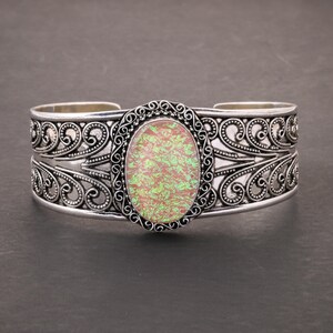 Ovalt slipat ädelstensarmband med rosa eldopal, justerbart armband i sterlingsilver, handgjort filigransmycke, present till mamma