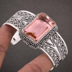 Bracciale rigido in quarzo morganite con taglio a smeraldo rosa in argento sterling, regolabile, gioiello di design, ideale per feste e occasioni speciali, regalo per lei.