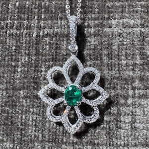 18k White Gold Emerald & Diamond Flower Pendant Necklace