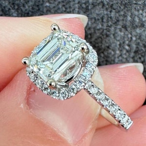 Gorgeous 18k White Gold Natural GIA Certified Diamond Engagement Ring