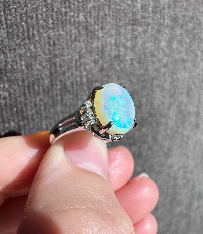 Beautiful Vintage Natural Opal & Diamonds in Solid Platinum Ring