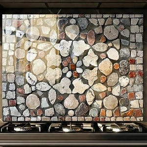 Panel de pared de cocina de guijarros modernos, resistente al calor, con revestimiento de vidrio de piedra de río.