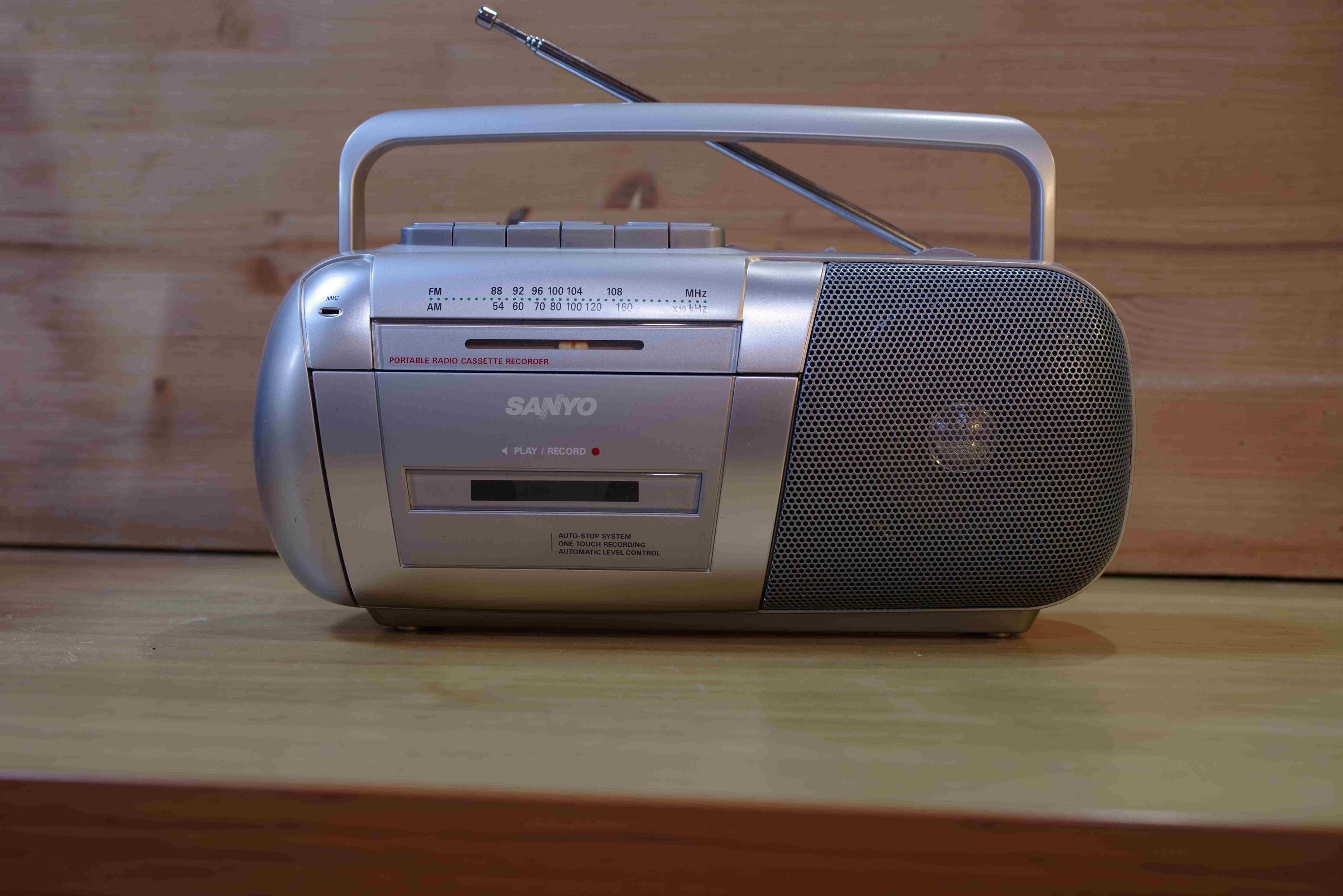 Vintage Sanyo Radio - Etsy - Page 2