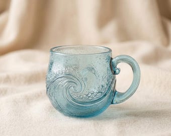 Tazza in vetro con texture a onde oceaniche – Tazza da caffè in stile costiero e da spiaggia