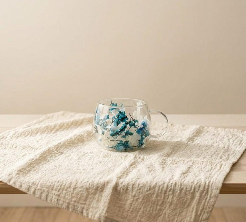 Dubbelväggig glasmugg med torkade blommor, värmebeständig 300 ml elegant presentmugg bild 1