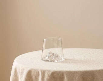 Bicchiere da whisky con paesaggio montano: bicchiere in borosilicato con base panoramica