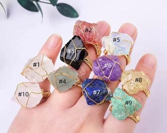 Set di anelli con cristalli grezzi naturali / 10 colori disponibili / Anello con pietra regolabile e filo avvolto / Regalo unico per gli amanti dei cristalli