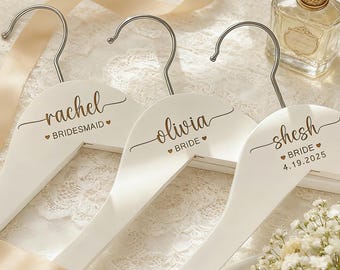 Personalisierte Hochzeit Kleiderbügel gravierte Holz Brautparty Geschenk benutzerdefinierte Name gravierte Kleiderbügel Holz Kleiderbügel Trauzeuge Geschenke Trauzeuge Vorschlag