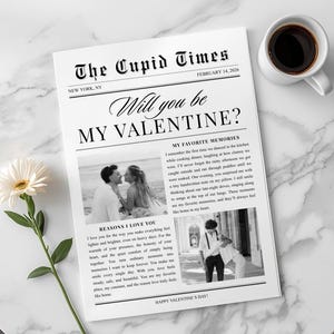 Puede incluir: Una impresión estilo periódico con el titular "Will you be MY VALENTINE?" sobre una mesa de mármol. La impresión incluye fotos y texto, con una taza de café y una flor blanca cerca. El periódico se titula "The Cupid Times".