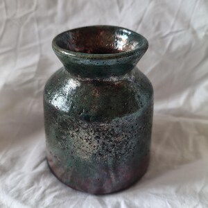 Olla de Raku verde lanzada a mano