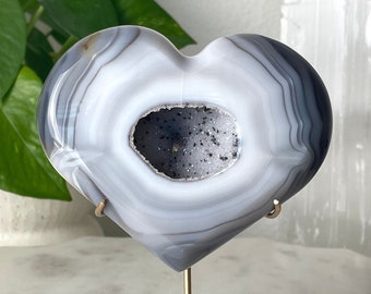 Druzy Agate Heart // Gold Stand Polished Dark Blue Banding Crystal Stone Geode Natural Mineral Rock Meditation Spiritual Healing Decor