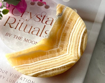 Orange Calcite Crescent Moon Bowl // Polished Crystal Stone Jewelry Ring Dish Sacral Solar Plexus Chakra Healing Creativity Vitality Joy