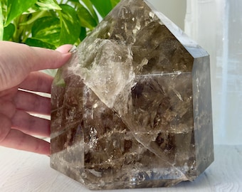 Gran torre de cuarzo ahumado // Punta de cristal brasileño pulido, piedra natural marrón, decoración del hogar, coleccionable, protección y sanación del chakra raíz