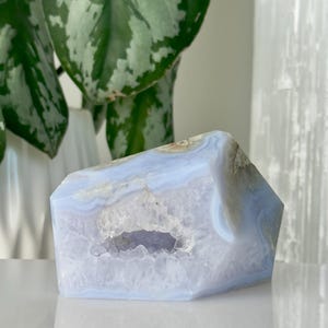 Blue Lace Agate Druzy Freeform // Polished Crystal Geode Natural Palm Stone Calming Stress Anxiety Throat Chakra Meditation Mineral Rock