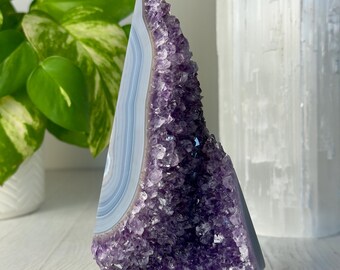 Punta de cristal de amatista púrpura // Pirámide de piedra de ágata drusa con bandas azules, piedra uruguaya, diamante pulido, roca mineral natural, geoda, decoración del hogar