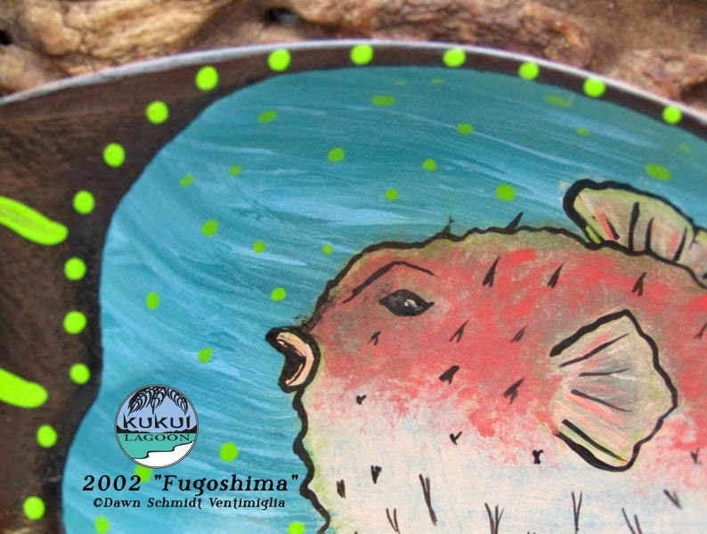 Pufferfish bowl, handpainted fugu, vintage monkeypod bowl, tiki bar decor, original art, 2002 image 3