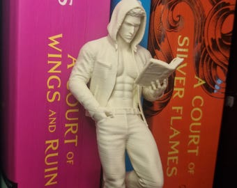 Bokfigur med huva, pojkvän | Kryddig ACOTAR-inspirerad hylldekor (3D-utskriven)