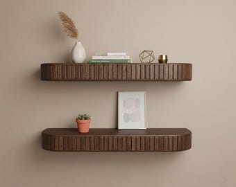 Afgeronde zwevende plank – Massief houten wanddecoratie