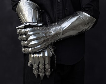 Etsade stålhandskar | Nazgul-inspirerad gotisk cosplay-rustning