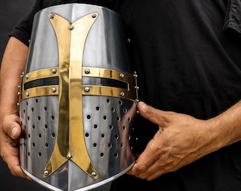 Handgemaakte stalen tempeliershelm: middeleeuwse kruisvaarder-cosplay
