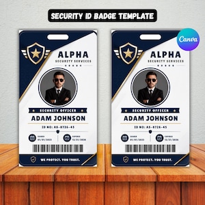 Puede incluir: Dos plantillas de tarjeta de identificación de seguridad idénticas con un diseño en azul oscuro y blanco. Cada tarjeta muestra un logotipo de escudo dorado, el texto Alpha Security Services, una foto circular de una persona en traje, el nombre Adam Johnson, el número de ID AS-8726-45, fechas y un código de barras.