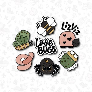 Puede incluir: Un conjunto de seis parches termoadhesivos coloridos con varios insectos y el texto "Love Bugs" y "LizViz". Los parches incluyen una mariposa, una abeja, una mariquita, una araña, una oruga y un bicho rosa con corazones.