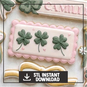 Puede incluir: Una galleta rectangular con un borde rosa festoneado y un centro rosa claro, decorada con tres tréboles verdes y pequeños corazones rosas. La imagen también incluye otras galletas y el texto "STL INSTANT DOWNLOAD".