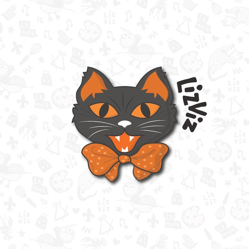 K&ouml;nnte beinhalten: Ein schwarzes Katzenmotiv mit orangefarbenen Ohren, Augen und einer Schleife mit wei&szlig;en Punkten. Die Katze hat einen weit ge&ouml;ffneten Mund. Der Text "LizViz" ist rechts neben der Katze in Schwarz geschrieben.