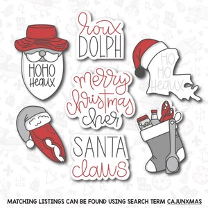Puede incluir: Un conjunto de siete pegatinas con tem&aacute;tica navide&ntilde;a que incluyen un Pap&aacute; Noel con gorro rojo y barba, una media llena de art&iacute;culos con tem&aacute;tica caj&uacute;n, una langosta roja con gorro de Pap&aacute; Noel, un contorno del estado de Luisiana con el texto "HO HO Heaux", y tres pegatinas de solo texto que dicen "roux DOLPH", "Merry Christmas cher", y "SANTA claus".