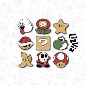 Puede incluir: Nueve pines de personajes de dibujos animados coloridos que representan personajes de la franquicia de videojuegos Super Mario Bros. Los pines incluyen un fantasma, una flor, una estrella, una tortuga, un bloque de signo de interrogación, un dinosaurio, un plátano, un personaje enmascarado y un hongo.