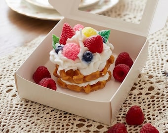 Dessertkaars met aardbeienwafelgeur | Kaars met fruitcakegeur | Realistische taartkaars | Aardbeienkamergeur | Tafeldecoratie voor een verjaardagsfeest
