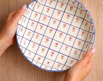 Assiette de service en céramique florale peinte à la main - Plateau de fleurs de style cottage