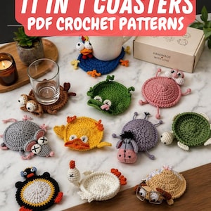Può includere: Una collezione di undici sottobicchieri all'uncinetto fatti a mano con vari disegni di animali, tra cui una tartaruga, un pinguino e un'anatra. I sottobicchieri sono colorati e stravaganti, con il testo "11 IN 1 COASTERS PDF CROCHET PATTERNS" in alto.